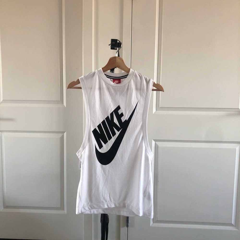 Nike sleeveless top